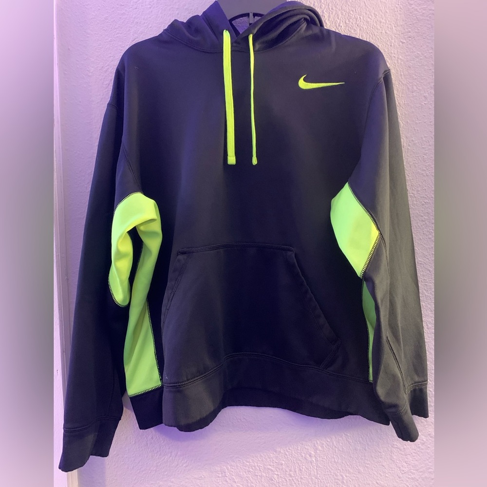 Nike therma fit hoodie, size L